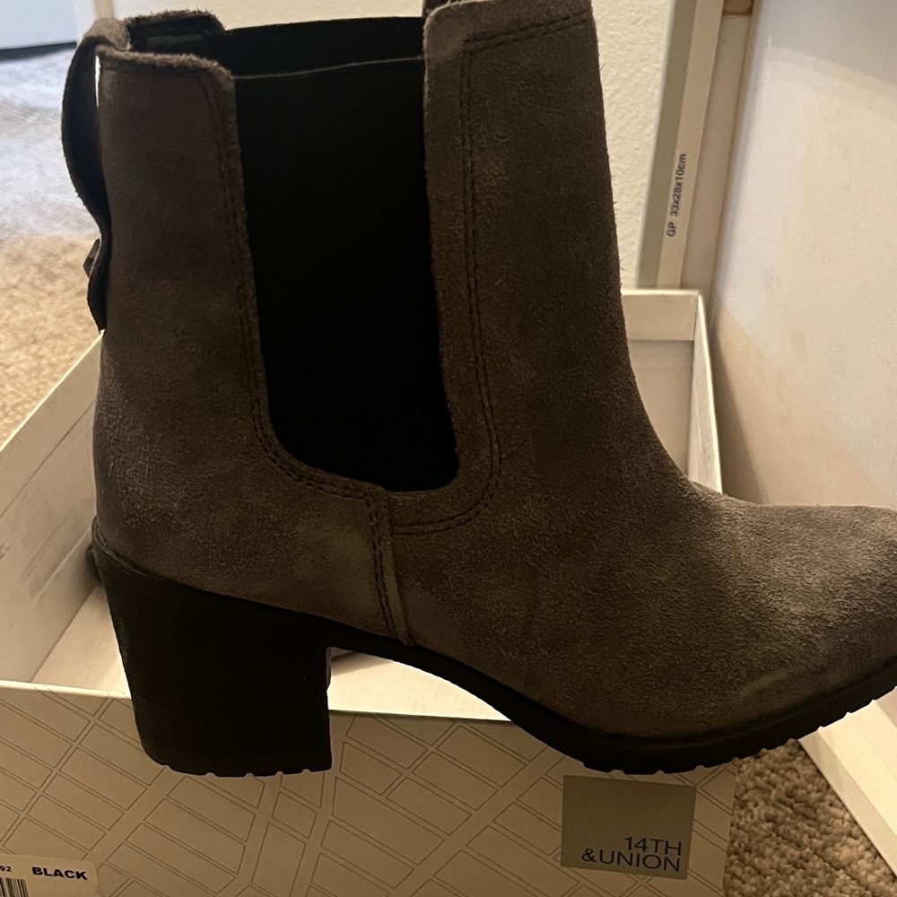 14th & Union Women's Brown Suede Ankle Booties